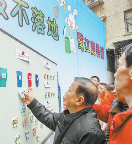 送上分類垃圾桶，傳遞文明與環(huán)保