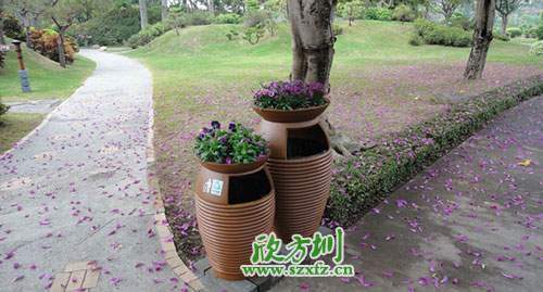  園林景區(qū)環(huán)保的選擇，玻璃鋼帶花盆垃圾桶